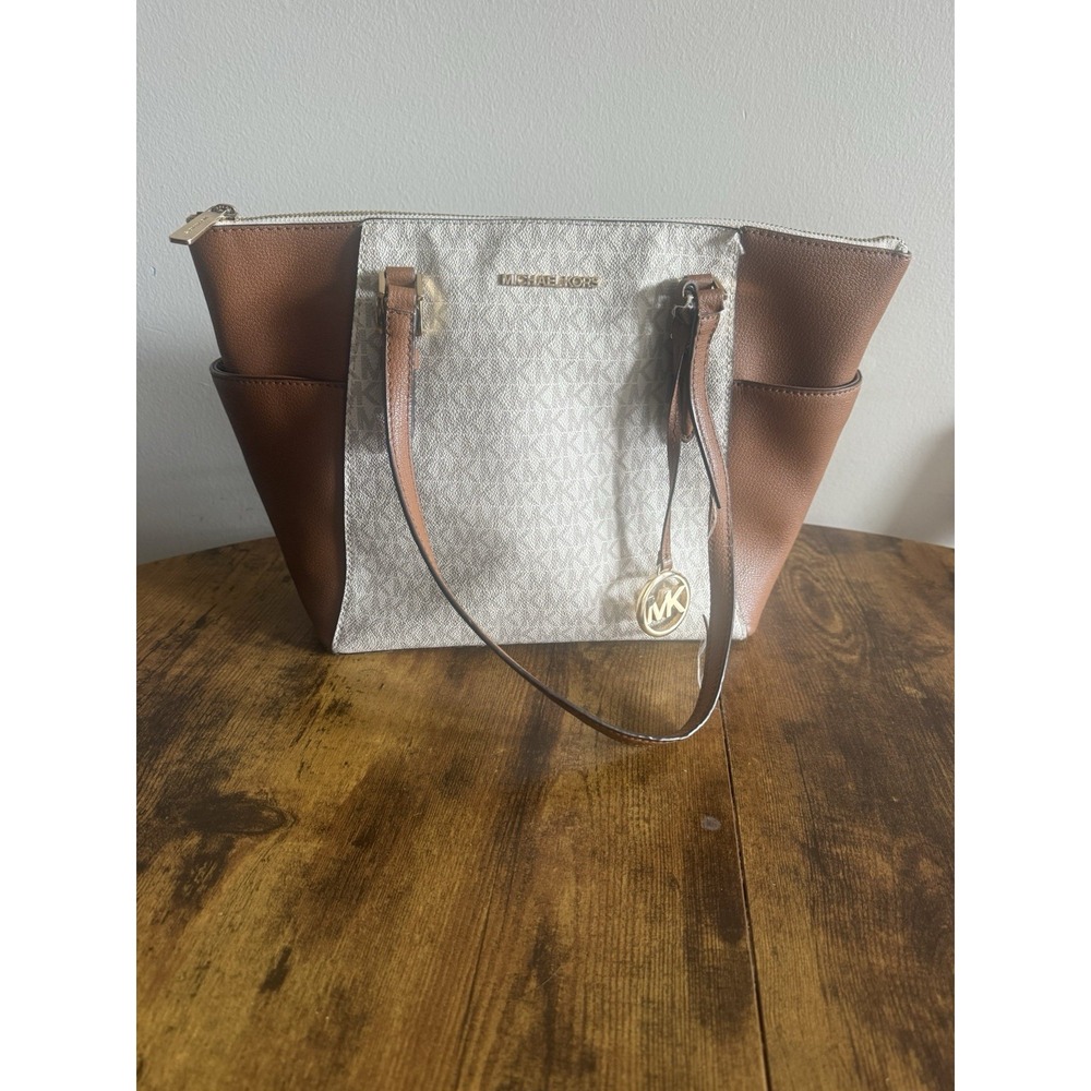 Michael Kors Outlet Charlotte Large Logo and Leather Top-Zip Tote Bag white colo